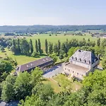 Domaine De Puy Robert Lascaux - A 800m Grotte De Lascaux - Avec Piscine - Et Gites-appartements - Sarlat - Dordogne 4*