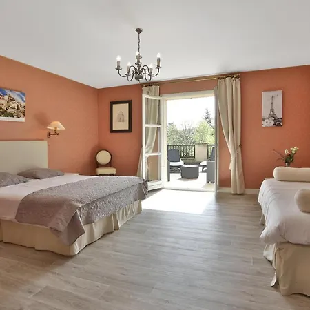 Holiday park Domaine De Puy Robert Lascaux - A 800m Grotte De Lascaux - Avec Piscine - Et Gites-appartements - Sarlat - Dordogne 4*