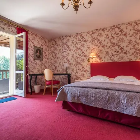 Holiday park Domaine De Puy Robert Lascaux - A 800m Grotte De Lascaux - Avec Piscine - Et Gites-appartements - Sarlat - Dordogne 4*