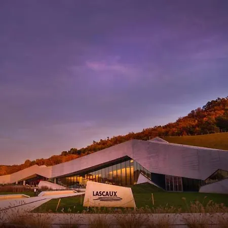 Aldeamento Turístico Château De Puy Robert Lascaux