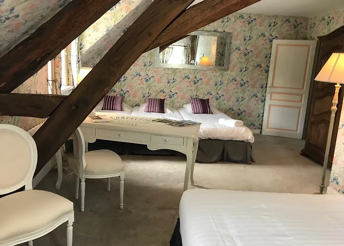 Domaine De Puy Robert Lascaux - A 800m Grotte De Lascaux - Avec Piscine - Et Gites-appartements - Sarlat - Dordogne 4*